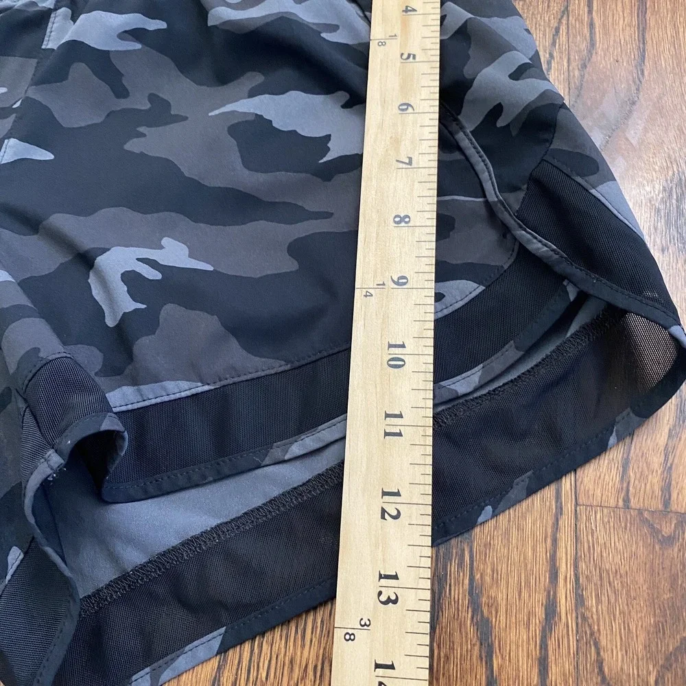 Athleta Women's Racer Run Shorts 4‎ Camo Gray Black Size S Athleisure Gym Sporty